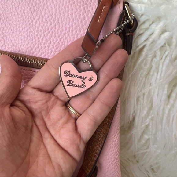 EUC Barbie pink💕Pebble Grain Dooney & Bourke shoulder bag - Picture 3 of 14
